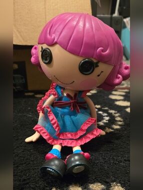 LALALOOPSY TALKING DOLL SHE SAYS MANY THINGS.
